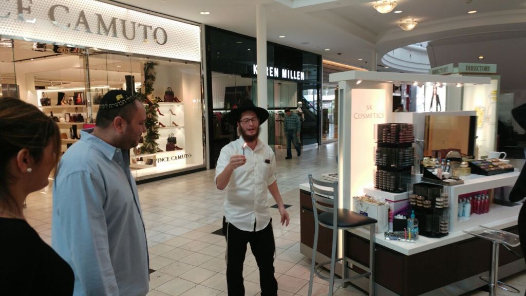 בקניניונים לאורך הכביש המהיר